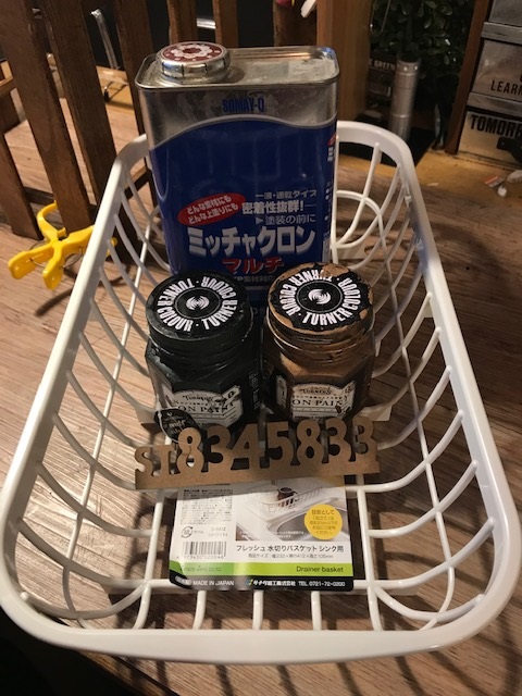 リメイクした100均水切りかごで 食器棚を見せる収納へ 還暦からのdiy